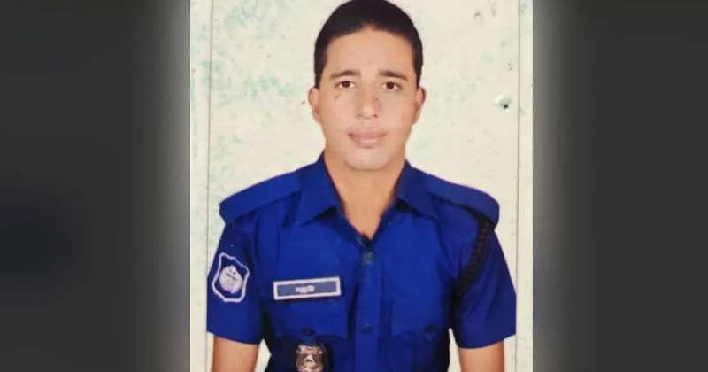 নিজের গুলিতে প্রাণ হারালেন পুলিশ সদস্য