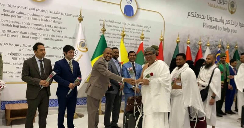 সৌদিতে পৌঁছেছে বাংলাদেশের প্রথম হজ ফ্লাইট