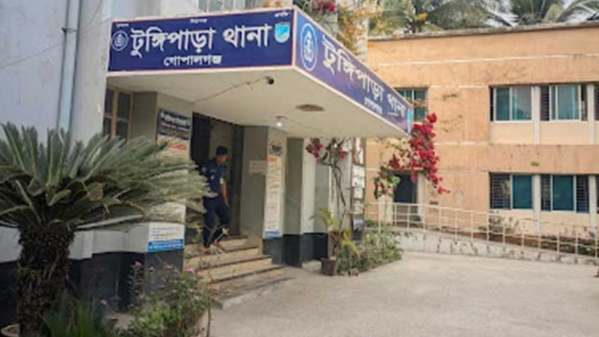 টুঙ্গিপাড়ায় সড়কের পাশে অজ্ঞাত ব্যক্তির মরদেহ উদ্ধার