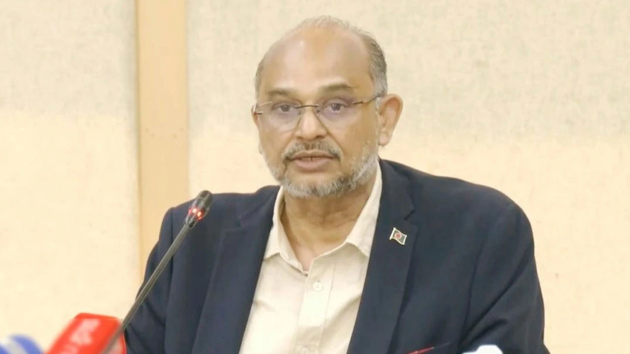 সরকারি কর্মকর্তাদের সরাসরি পরীক্ষার চ্যালেঞ্জ ছুঁড়ে দিলেন তিতুমীর