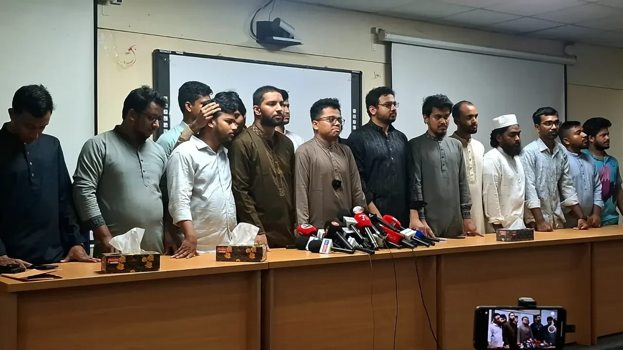 শিক্ষার্থীদের সিট সমস্যার সমাধান না হলে ক্লাস-পরীক্ষা বন্ধের হুঁশিয়ারি