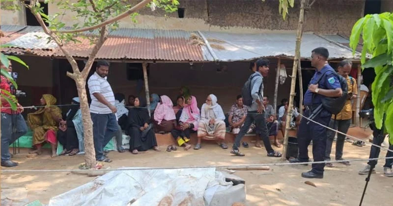 নওগাঁয় শিশুসহ একই পরিবারের ৪ জনকে গলা কেটে হত্যা