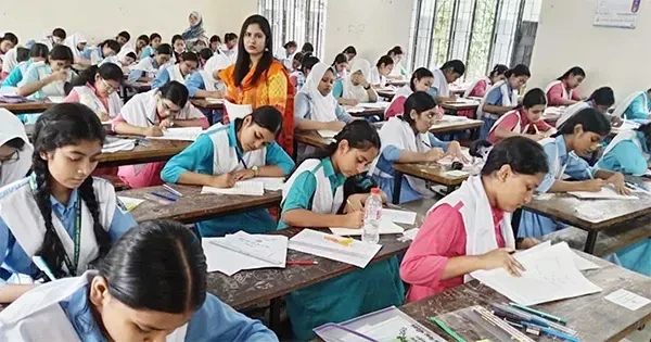 প্রথম দিনে অনুপস্থিত ২৫ হাজার ৪০৮, বহিষ্কার ৬