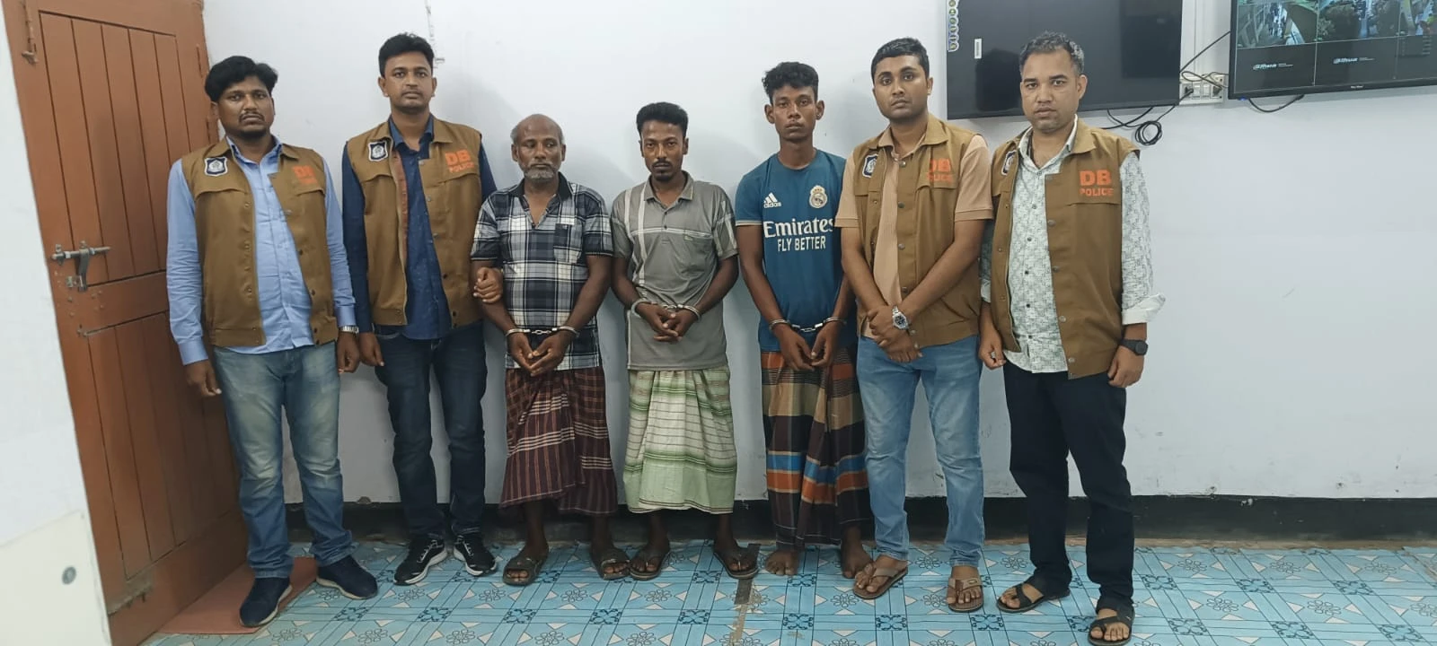 নিয়ামতপুরে একই পরিবারের ৪ জনকে গলাকেটে হত্যা: গ্রেফতার ৩