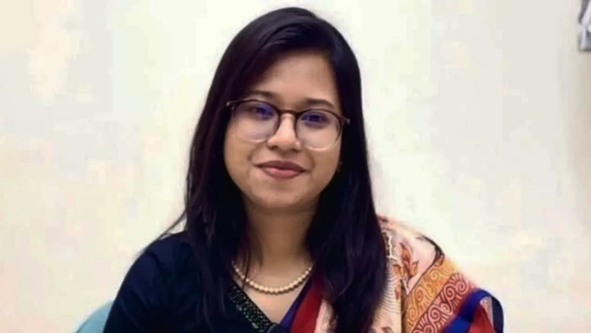 সংরক্ষিত নারী আসন: এনসিপির মনিরা শারমিনের মনোনয়ন স্থগিত