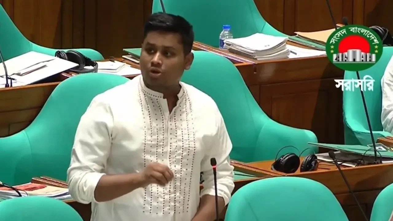 ট্যাক্স-ফ্রি নয়, সরকারি মালিকানাধীন গাড়ি চেয়েছি : হাসনাত আবদুল্লাহ