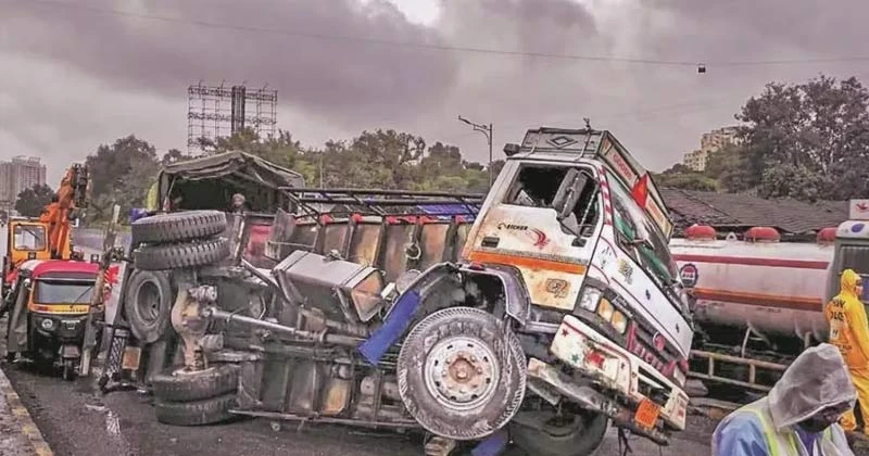 ভারতের উত্তর প্রদেশে সড়ক দুর্ঘটনায় শিশুসহ ১১ জনের মৃত্যু