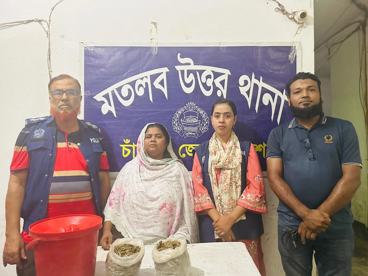 মতলবে ১ কেজি ৫০ গ্রাম গাঁজাসহ নারী মাদক ব্যবসায়ী গ্রেপ্তার