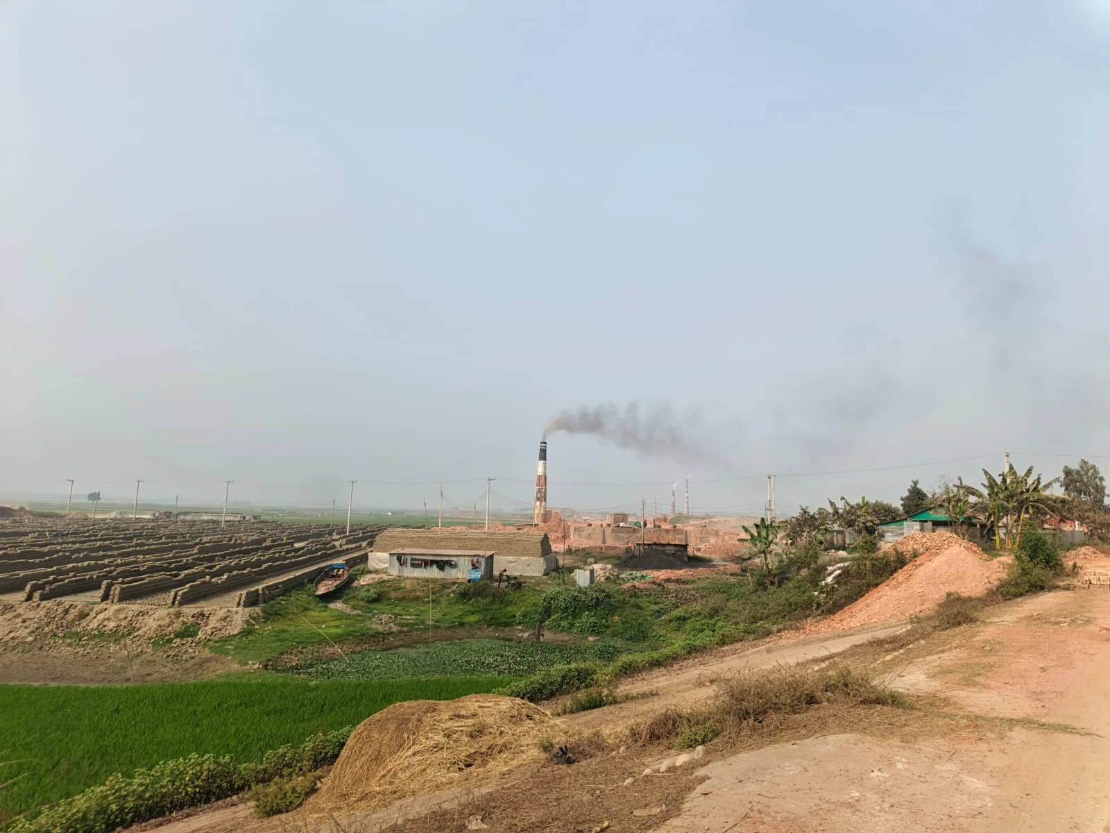 ইটভাটার বিষাক্ত ধোঁয়া: ব্রাহ্মণবাড়িয়ায় মৃত্যুফাঁদে পরিবেশ ও জনস্বাস্থ্য