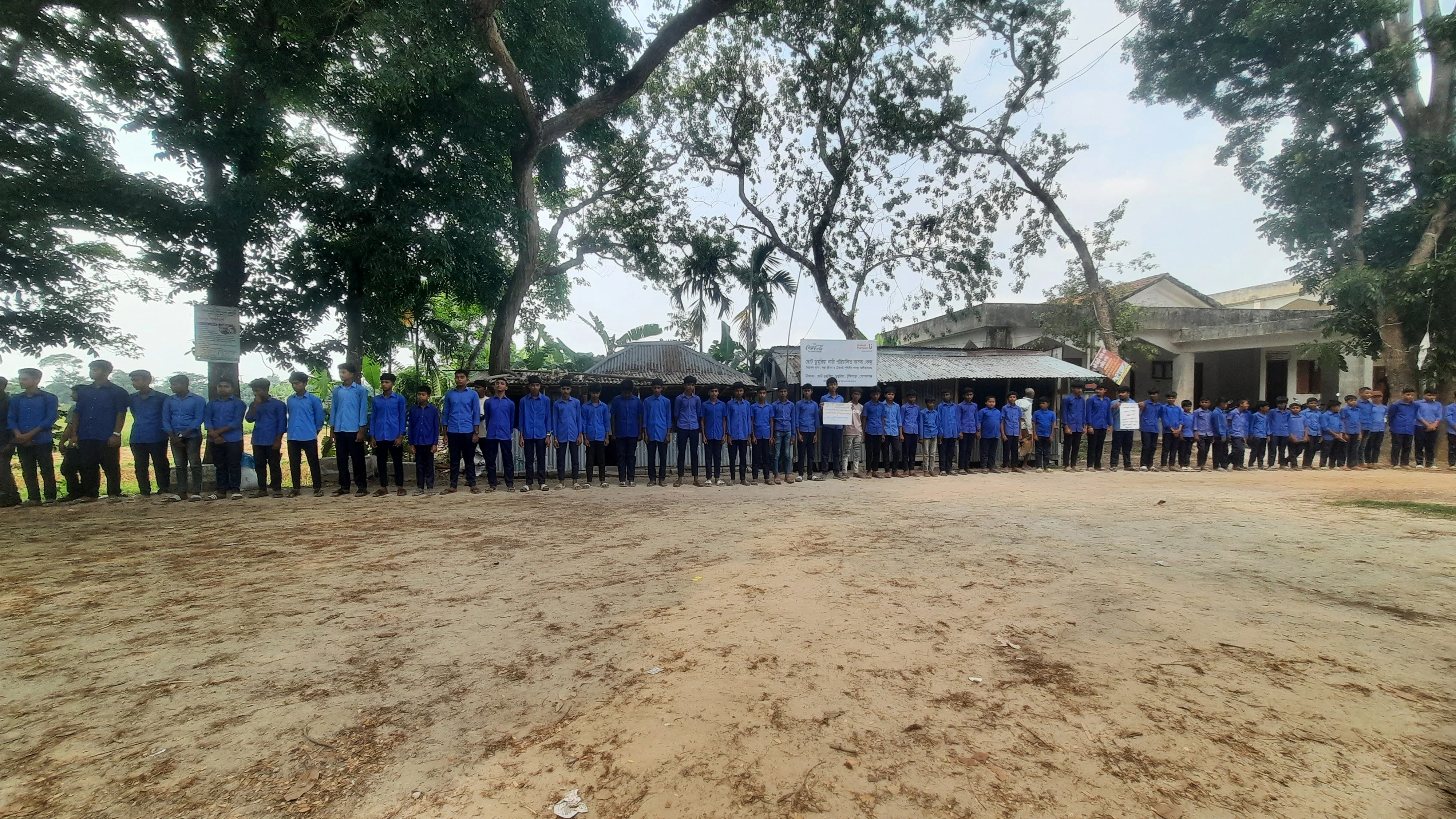 কুমিল্লায় সহকারী রাজস্ব কর্মকর্তা বুলেট বৈরাগী হত্যার প্রতিবাদে টুঙ্গিপাড়ায় মানববন্ধন