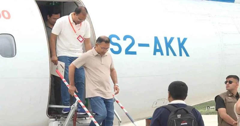 খাল পুনঃখনন করতে যশোরে পৌঁছেছেন প্রধানমন্ত্রী