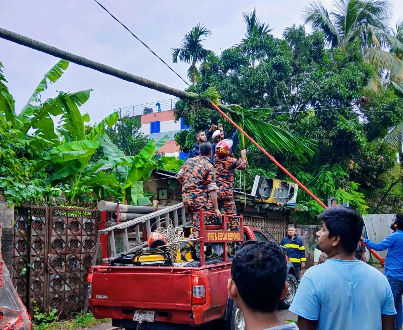 ব্রাহ্মণবাড়িয়ায় কালবৈশাখীর তাণ্ডব: বিদ্যুৎ ও যোগাযোগ ব্যবস্থা বিপর্যস্ত