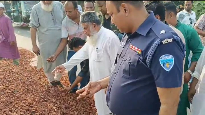 পাউবো’র কাজে অনিয়ম দেখে কাজ বন্ধের নির্দেশ দিলেন এমপি ড. জালাল
