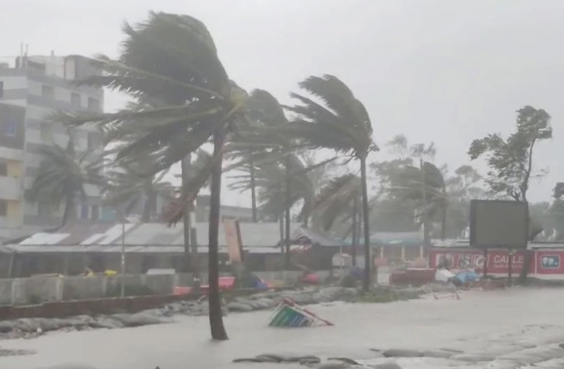 ১১ অঞ্চলে ৮০ কিমি বেগে ঝড়ের শঙ্কা