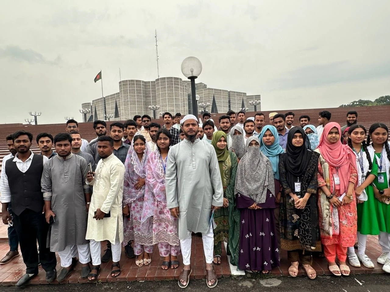 বাউফলের অর্ধশতাধিক শিক্ষার্থী জাতীয় সংসদ পরিদর্শনের সুযোগ পেয়ে উল্লাসিত