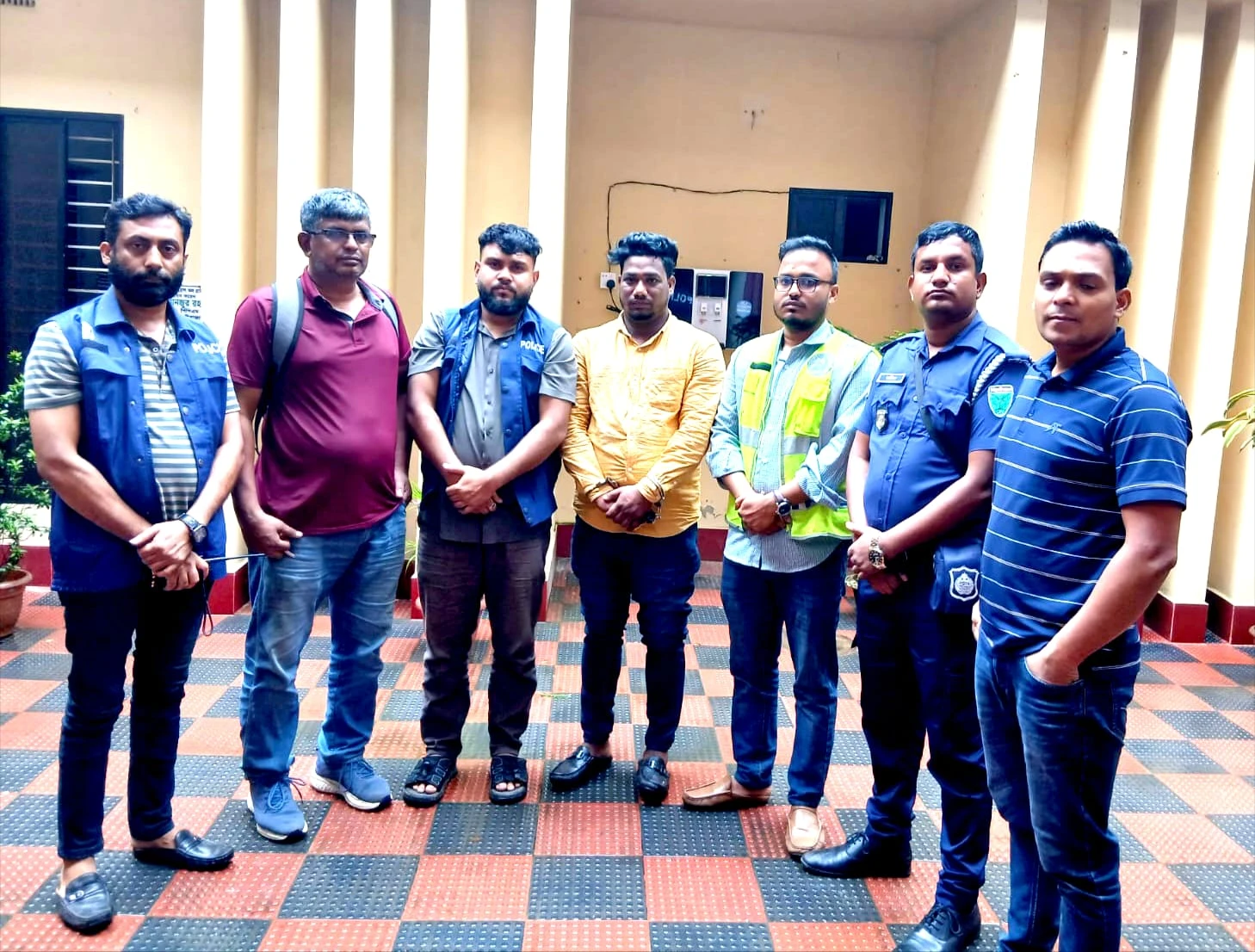 মৌলভীবাজারে কুখ্যাত সন্ত্রাসী ‘পীর আজাদ’ গ্রেফতার