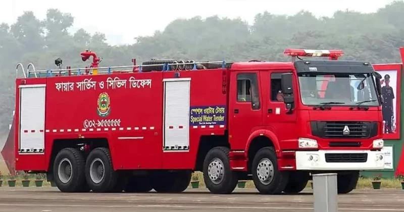 ডেমরায় কালি তৈরির কারখানায় আগুন, নিয়ন্ত্রণে ফায়ার সার্ভিসের ৪ ইউনিট