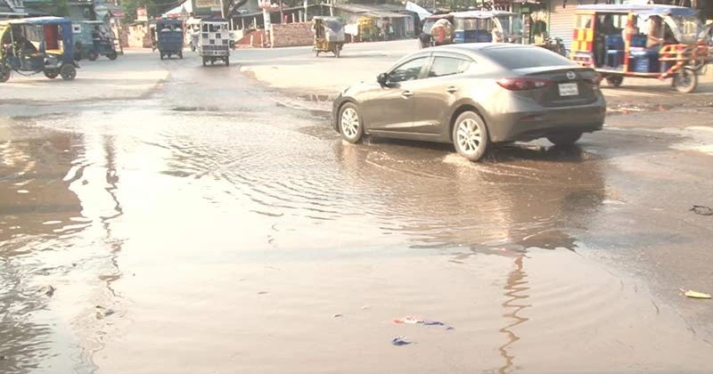 হাজীগঞ্জ-নবীগঞ্জ সড়কের বেহাল দশা, ভোগান্তিতে লাখো মানুষ