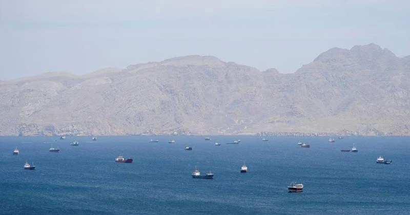 হরমুজে আটকে আছে দুই হাজার জাহাজসহ ২০ হাজার নাবিক