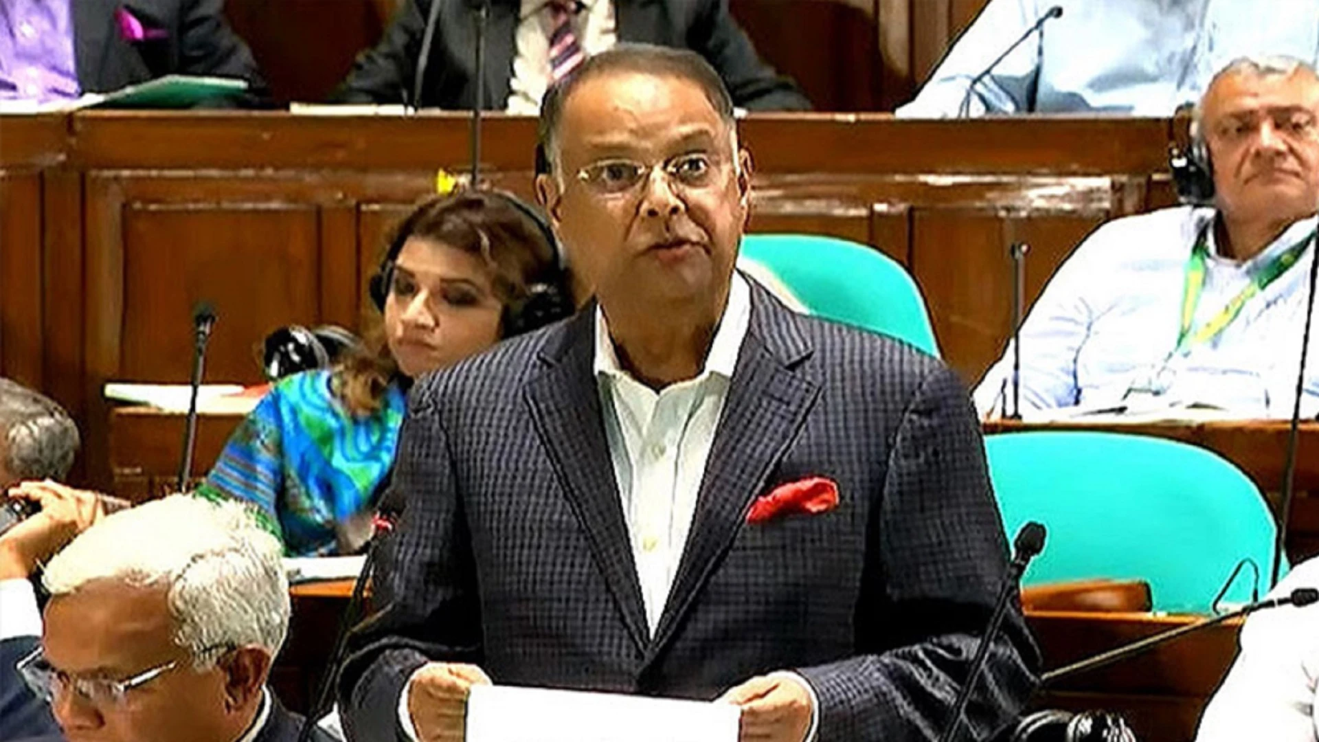 পেট্রোলের লাইন নেই, বিদ্যুতের লোডশেডিংও কমেছে: জ্বালানিমন্ত্রী