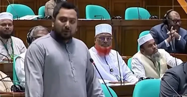 রাষ্ট্রপতির কোনো অধিকার নেই বঙ্গভবনে থাকার: নাহিদ