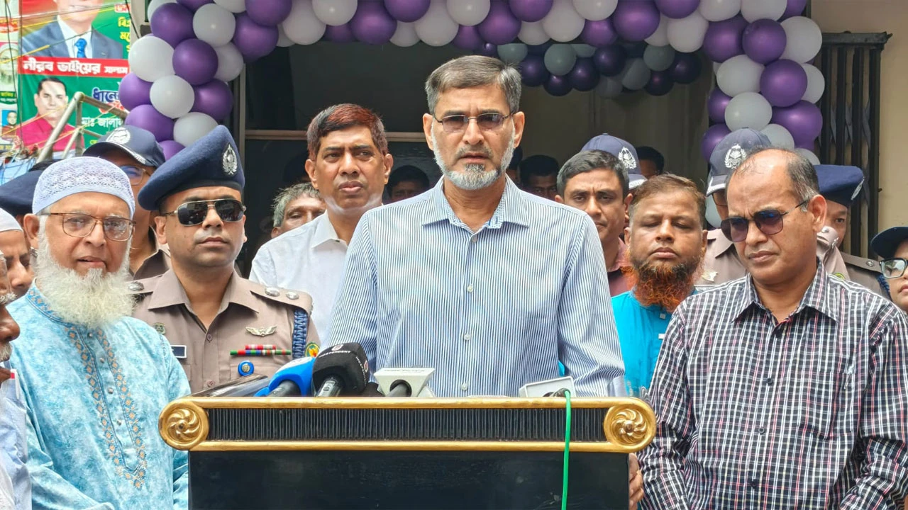 সন্ত্রাসীরা মাথাচাড়া দিয়ে ওঠার আগেই দমন করা হবে: ডিএমপি কমিশনার
