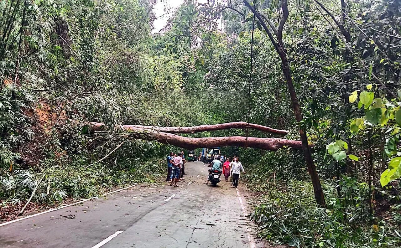 টানা বৃষ্টিতে কমলগঞ্জে নাকাল জনজীবন, রেকর্ড গড়ল মৌলভীবাজার
