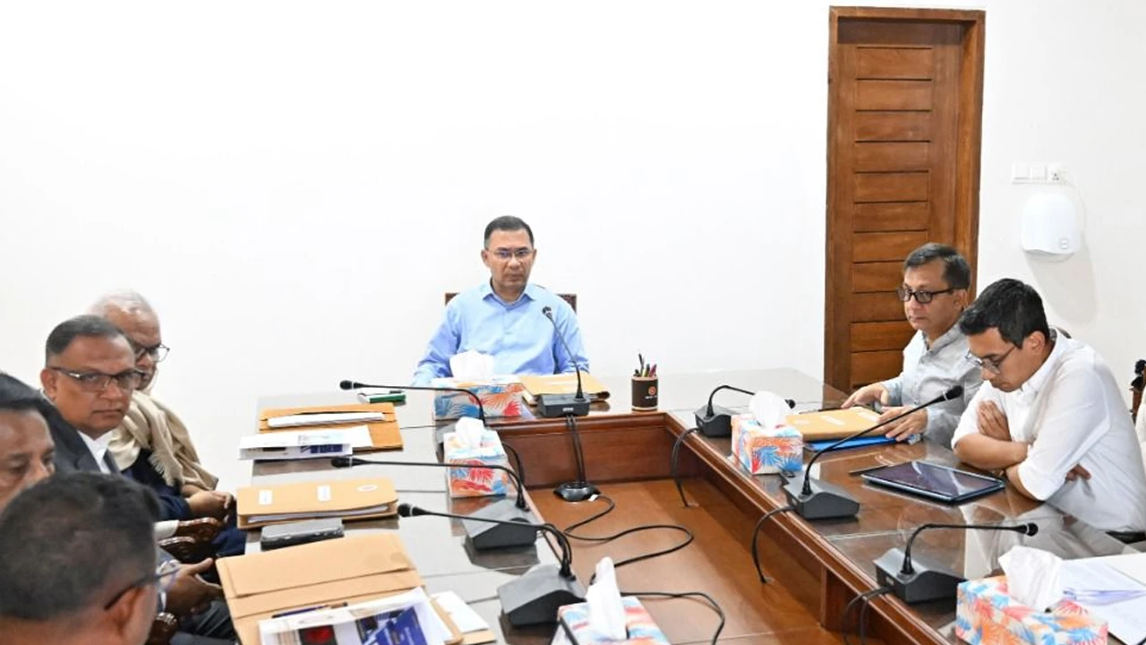 বিনিয়োগকারীদের আকৃষ্ট করতে প্রকল্প অনুমোদন সহজের নির্দেশ প্রধানমন্ত্রীর