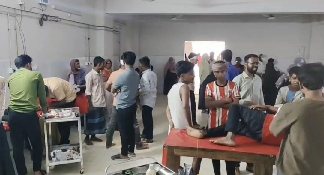 ভৈরবে আম পাড়া নিয়ে রক্তক্ষয়ী সংঘর্ষ, নারী-পুরুষসহ আহত ৩০