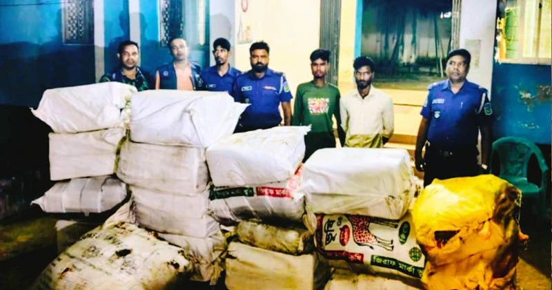 নেত্রকোণায় চোরাচালের ১৮ বস্তা ভারতীয় কসমেটিকসহ আটক ২