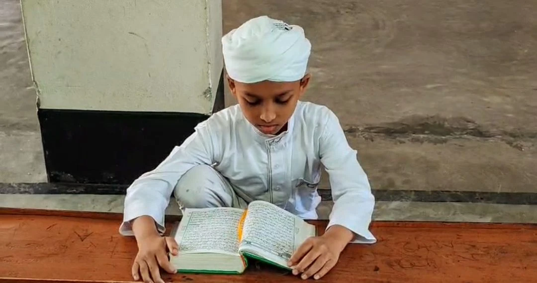 শরীয়তপুরের নড়িয়ায় ১০ মাসে কোরআনে হাফেজ ৯ বছরের শিশু