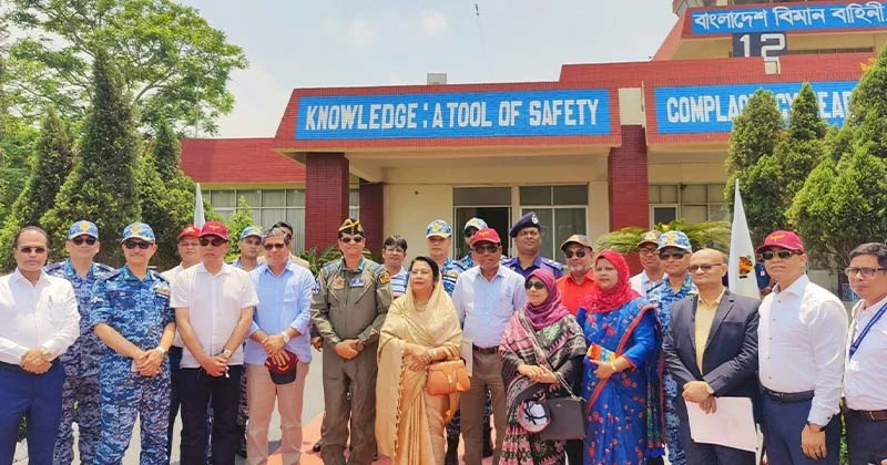 বগুড়ায় এয়ারফিল্ড ও সংশ্লিষ্ট এলাকা এলাকা পরিদর্শন করলেন মন্ত্রী-প্রতিমন্ত্রীরা