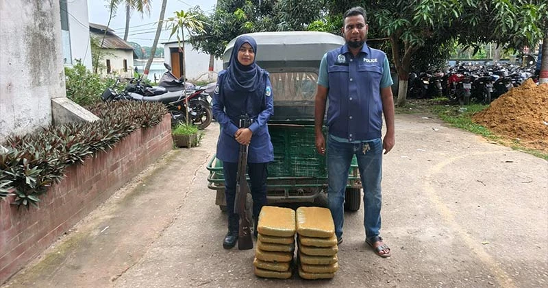 কসবায় ২৪ কেজি গাঁজা ও সিএনজি অটোরিকশা উদ্ধার