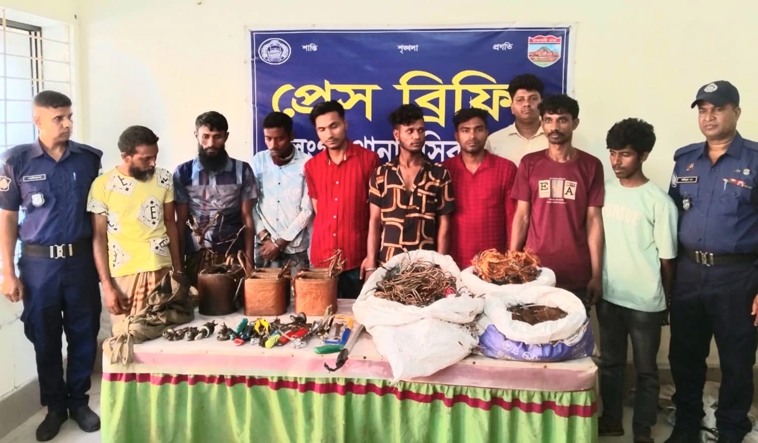 সলঙ্গায় বৈদ্যুতিক সরঞ্জাম ও ট্রান্সফরমার চোর চক্রের ৯ সদস্য গ্রেফতার