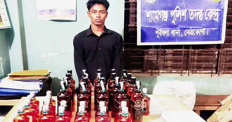 নেত্রকোণায় যাত্রীবাহী বাসে তল্লাশি, ৩৮ বোতল মদসহ যুবক আটক
