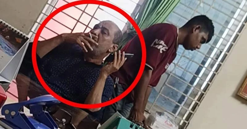 অফিস কক্ষে বসেই প্রকাশ্যে ধূমপান, সমালোচনার মুখে চাঁদপুর-২ পল্লী বিদ্যুৎ অফিসের ডিজিএম ওয়াহিদুজ্জামান