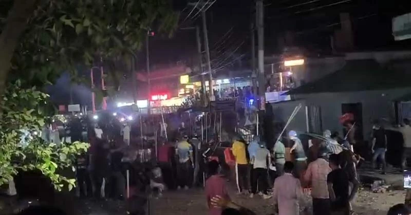 সুনামগঞ্জের ছাতকে টর্চলাইট জ্বালিয়ে আড়াই ঘণ্টা সংঘর্ষ, এমপিসহ আহত শতাধিক