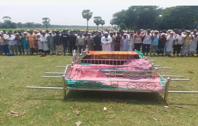 গোপালগঞ্জে নিজ বাড়িতে একই পরিবারের ৫ জনের দাফন সম্পন্ন