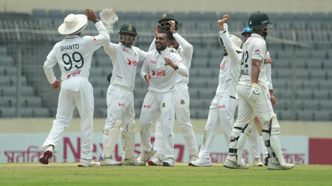 মিরাজের ফাইফারে অলআউট পাকিস্তান, বাংলাদেশের লিড