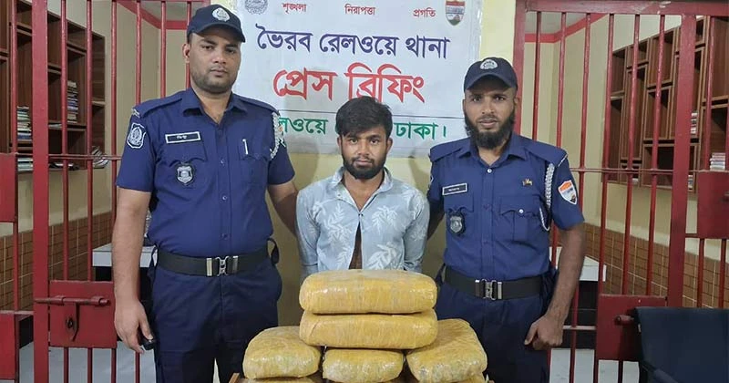 ভৈরবে ১৩ কেজি গাঁজাসহ মাদক পাচারকারী গ্রেপ্তার
