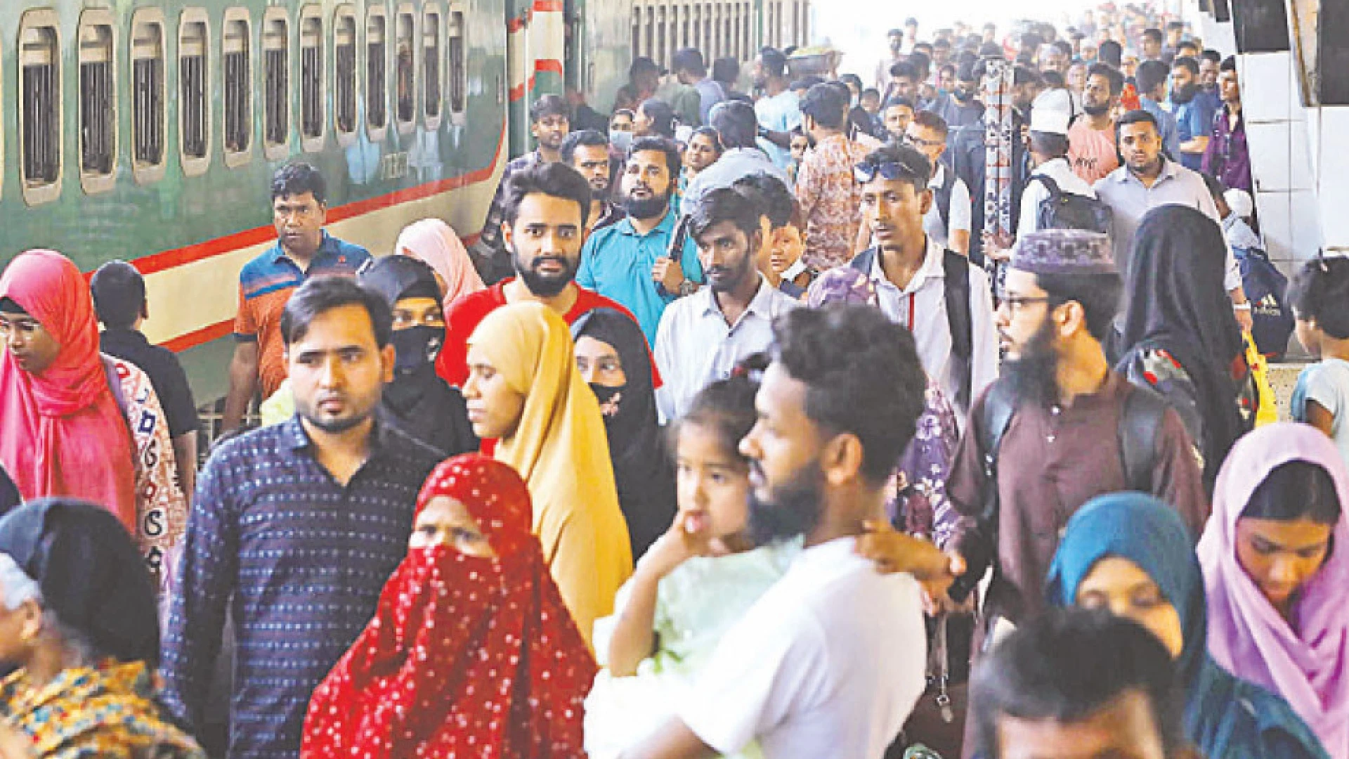 ঈদযাত্রা: ট্রেনে নারীদের সুবিধায় নতুন নির্দেশ হাইকোর্টের