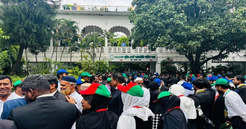 চলছে সুপ্রিমকোর্ট আইনজীবী সমিতির ভোটগ্রহণ