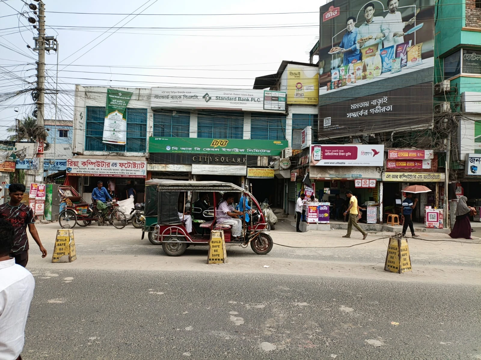 গোপালগঞ্জে সরকারি জায়গা দখল ও চাঁদাবাজির অভিযোগ