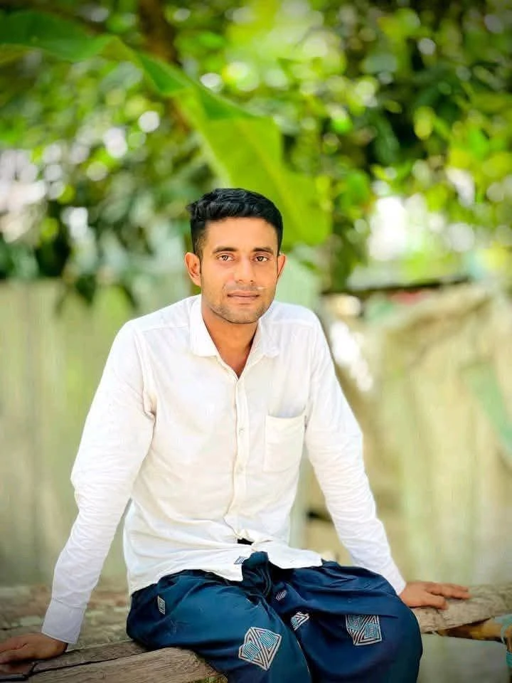 মধ্যরাতে স্ত্রীর কাছে আকুতি- “আয়েশা, আমাকে বাঁচাও”