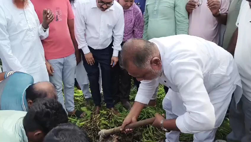 প্রধানমন্ত্রীর অগ্রাধিকার প্রকল্পে টুঙ্গিপাড়ায় খাল খনন কর্মসূচির উদ্বোধন