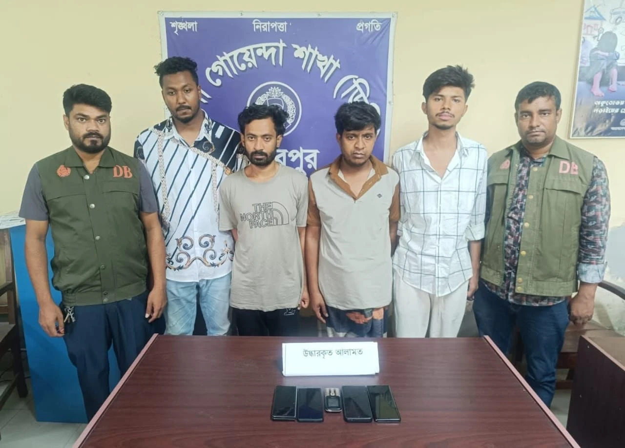 মেহেরপুরে অনলাইন জুয়ার দুর্গে ডিবির হানা, আটক ৪ এজেন্ট