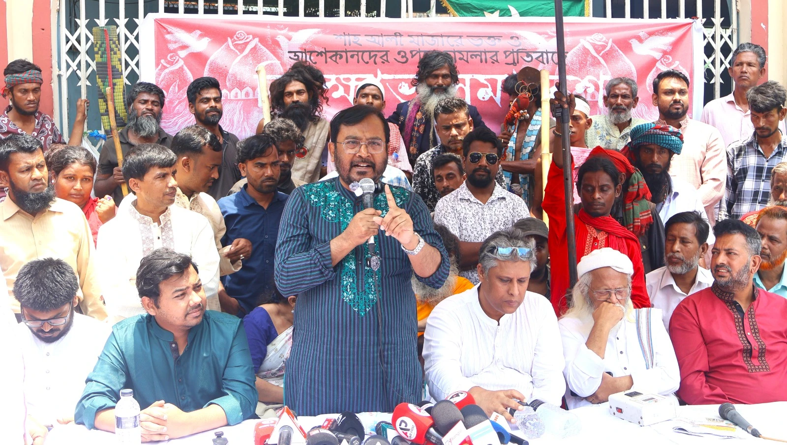 ভোটের আগে সবাই মাজারে যায়, কিন্তু মাজারে হামলা হলে কেউ আসে না: মঞ্জু