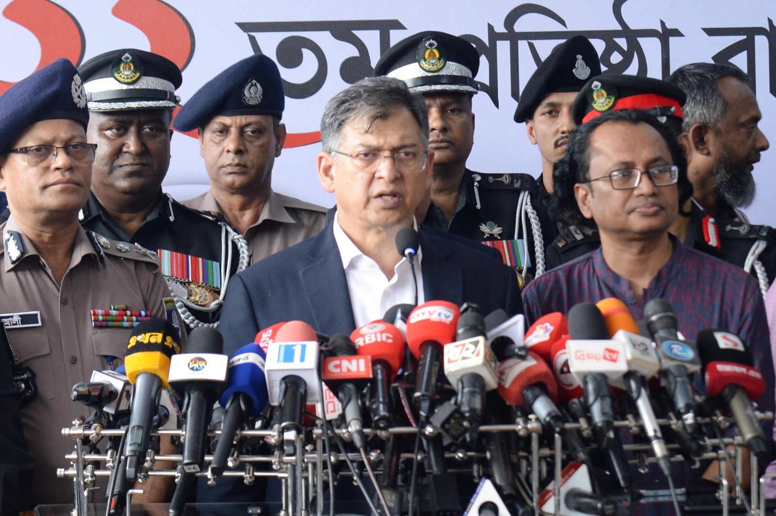 র‍্যাবের ভাবমূর্তি ক্ষুণ্ন হয়েছে কিছু কর্মকর্তার কারণে, প্রতিষ্ঠান নয়: স্বরাষ্ট্রমন্ত্রী