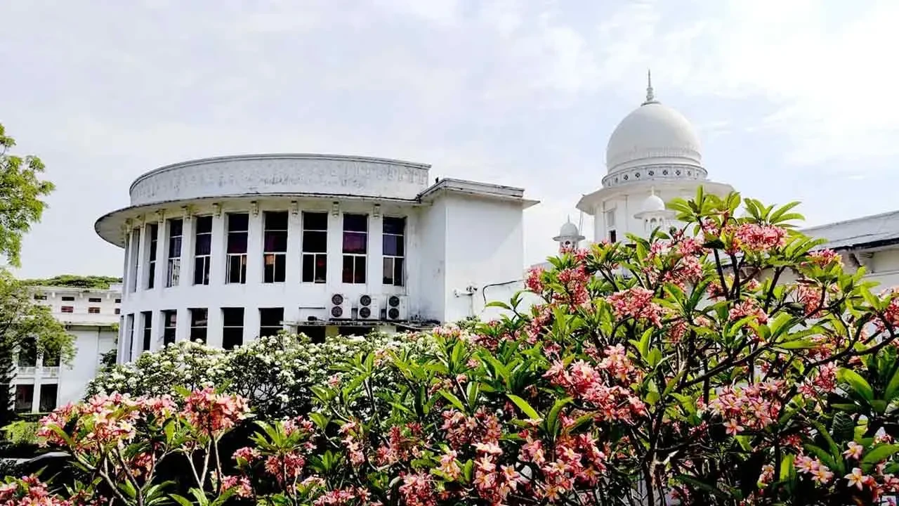 ফুটপাতে হকারদের জায়গা বরাদ্দ কেন অবৈধ নয় : হাইকোর্ট