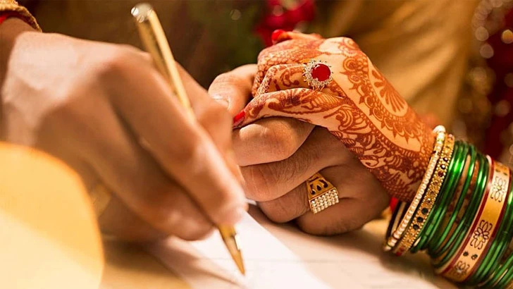 স্ত্রী-সন্তান কানাডায় রেখে দ্বিতীয় বিয়ের অভিযোগ, থানায় লিখিত অভিযোগ